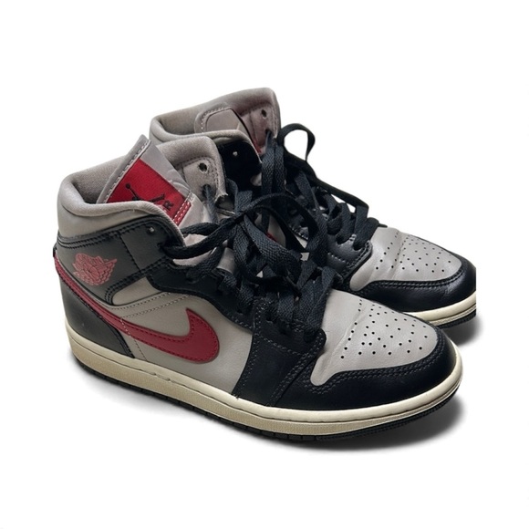 Nike Other - Nike boys  Black and Red Mid-Top Sneakers